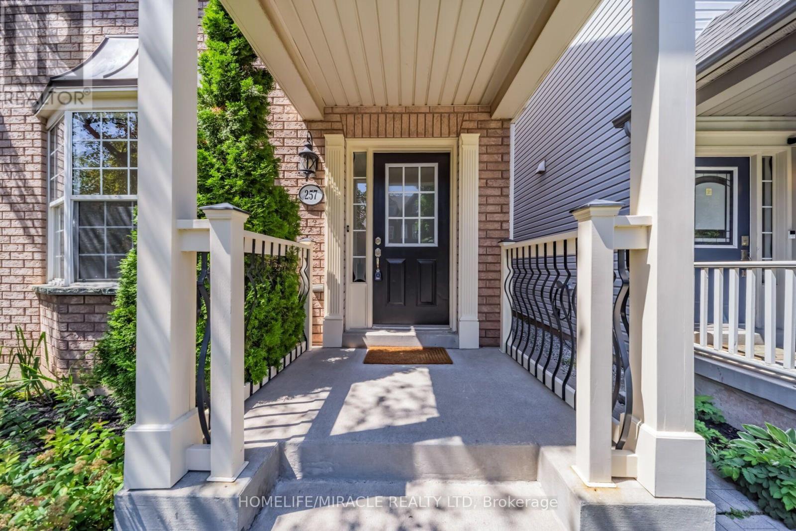 257 Gatwick Drive, Oakville, Ontario  L6H 7K3 - Photo 2 - W13644028