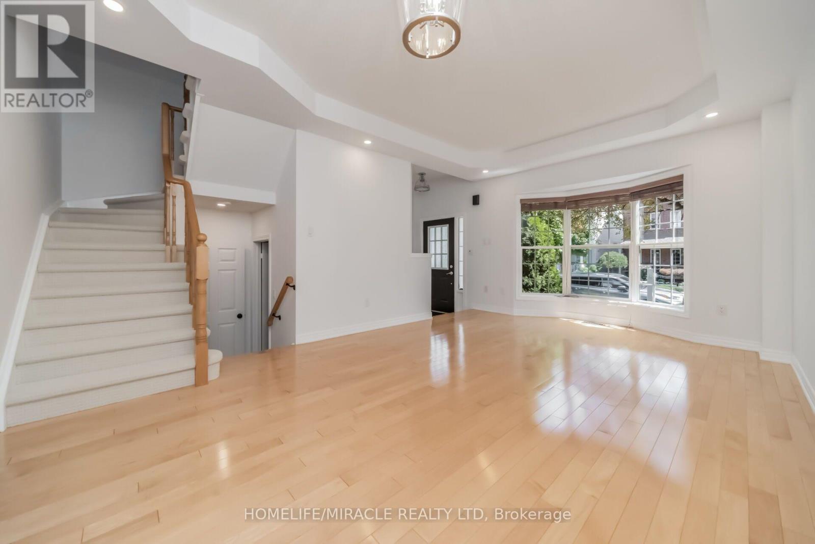 257 Gatwick Drive, Oakville, Ontario  L6H 7K3 - Photo 7 - W13644028