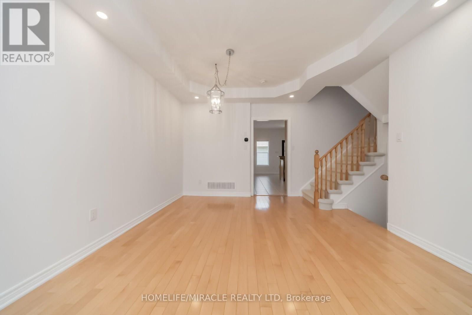 257 Gatwick Drive, Oakville, Ontario  L6H 7K3 - Photo 6 - W13644028