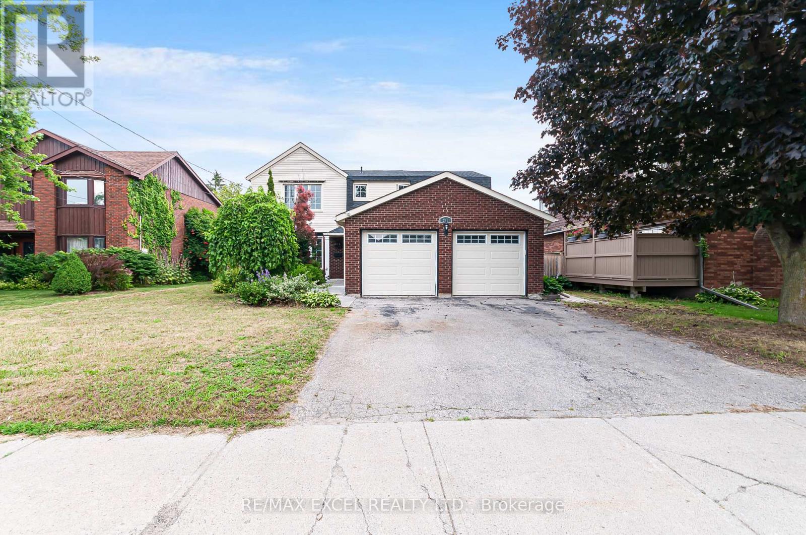 218 ANGELINE STREET N, Kawartha Lakes, Ontario