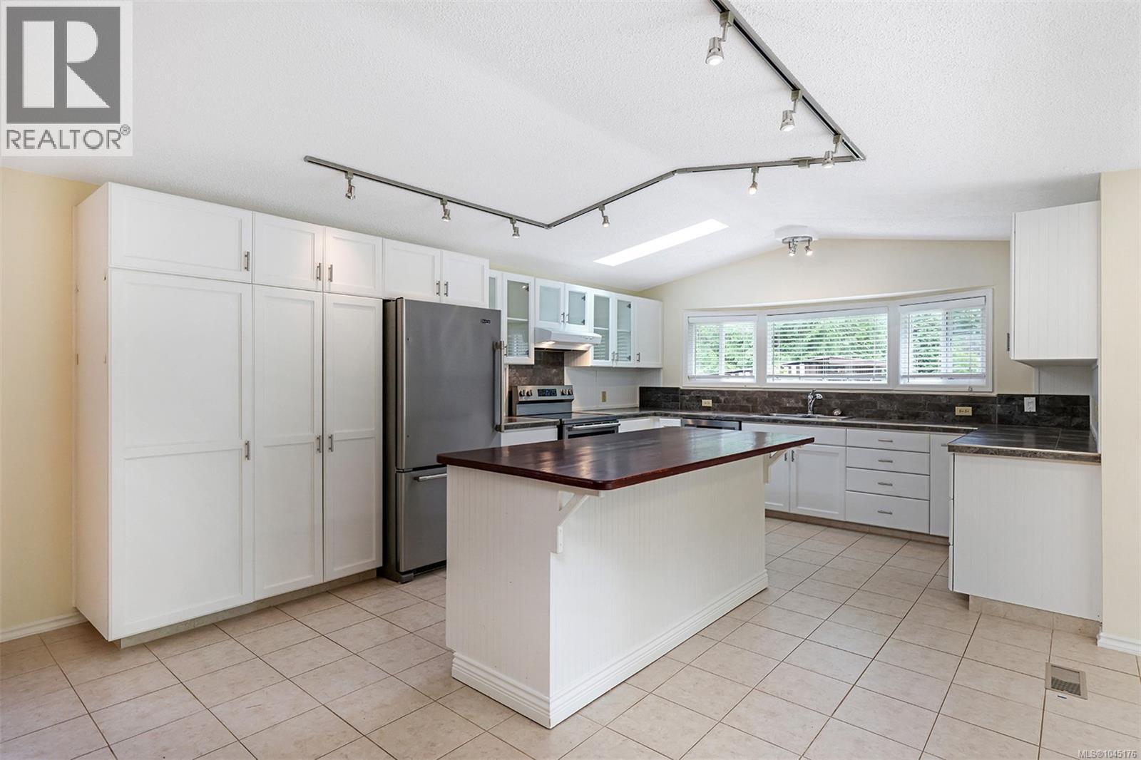 3713 James Cres, Black Creek, British Columbia  V9J 1E9 - Photo 18 - 1045176
