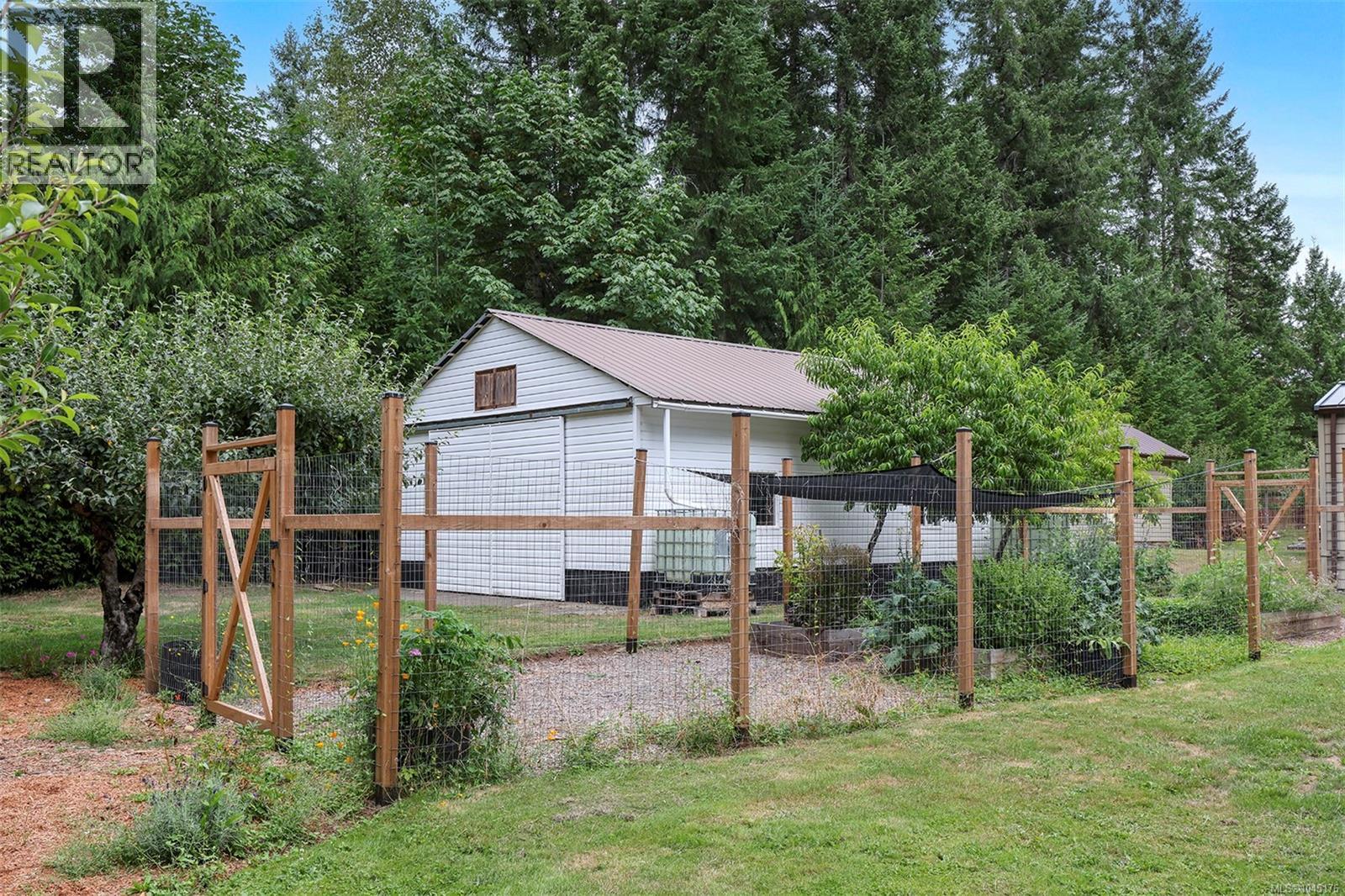 3713 James Cres, Black Creek, British Columbia  V9J 1E9 - Photo 7 - 1045176