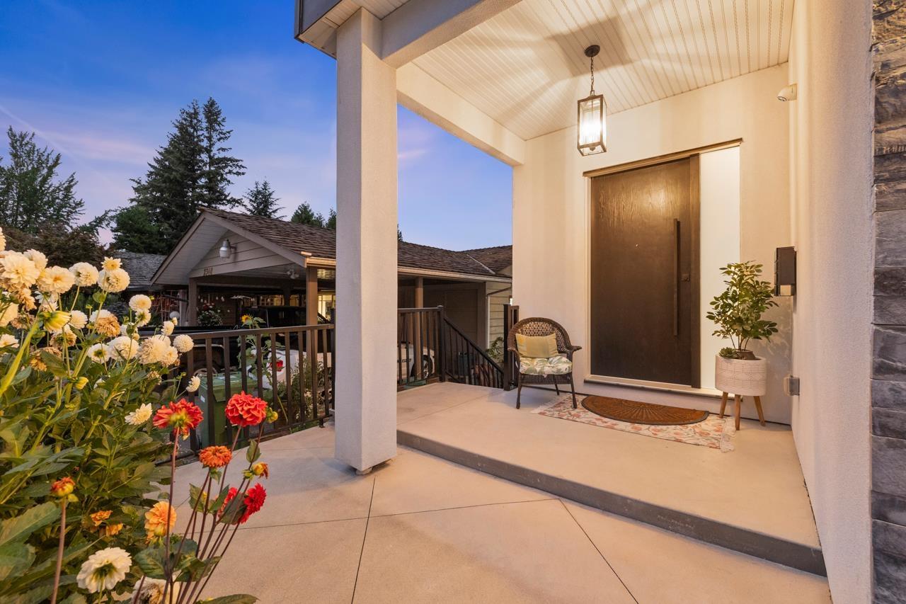 2330 Cascade Street, Abbotsford, British Columbia  V2T 3G3 - Photo 3 - R3152152