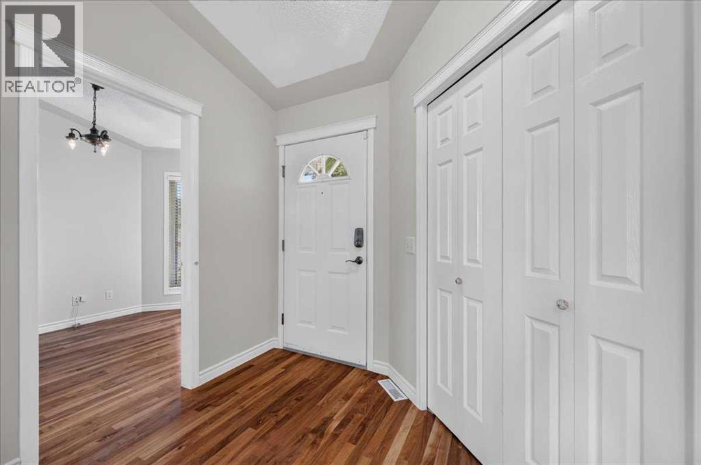 21 Strathearn Gardens SW, Calgary, Alberta  T3H 2R1 - Photo 2 - A2334898