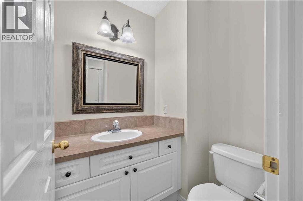 21 Strathearn Gardens SW, Calgary, Alberta  T3H 2R1 - Photo 12 - A2334898