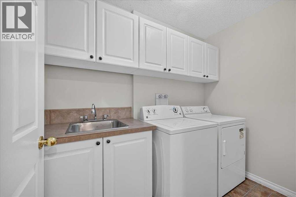 21 Strathearn Gardens SW, Calgary, Alberta  T3H 2R1 - Photo 19 - A2334898