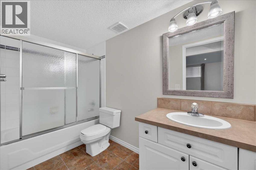 21 Strathearn Gardens SW, Calgary, Alberta  T3H 2R1 - Photo 23 - A2334898