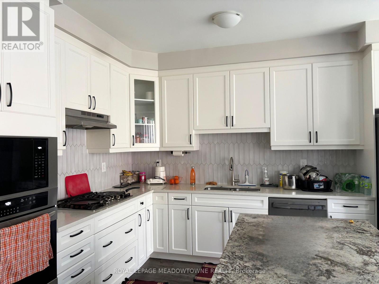 523 Bellflower Court, Milton, Ontario L9E 1W5 - Photo 4 - W13625238