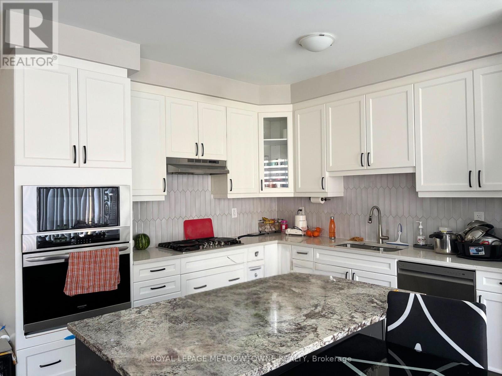 523 Bellflower Court, Milton, Ontario L9E 1W5 - Photo 5 - W13625238