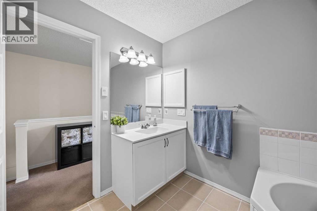 690 Regal Park NE, Calgary, Alberta  T2E 0S6 - Photo 27 - A2335108