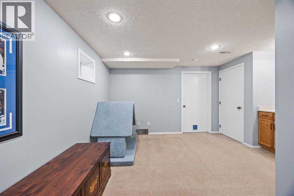 690 Regal Park NE, Calgary, Alberta  T2E 0S6 - Photo 31 - A2335108