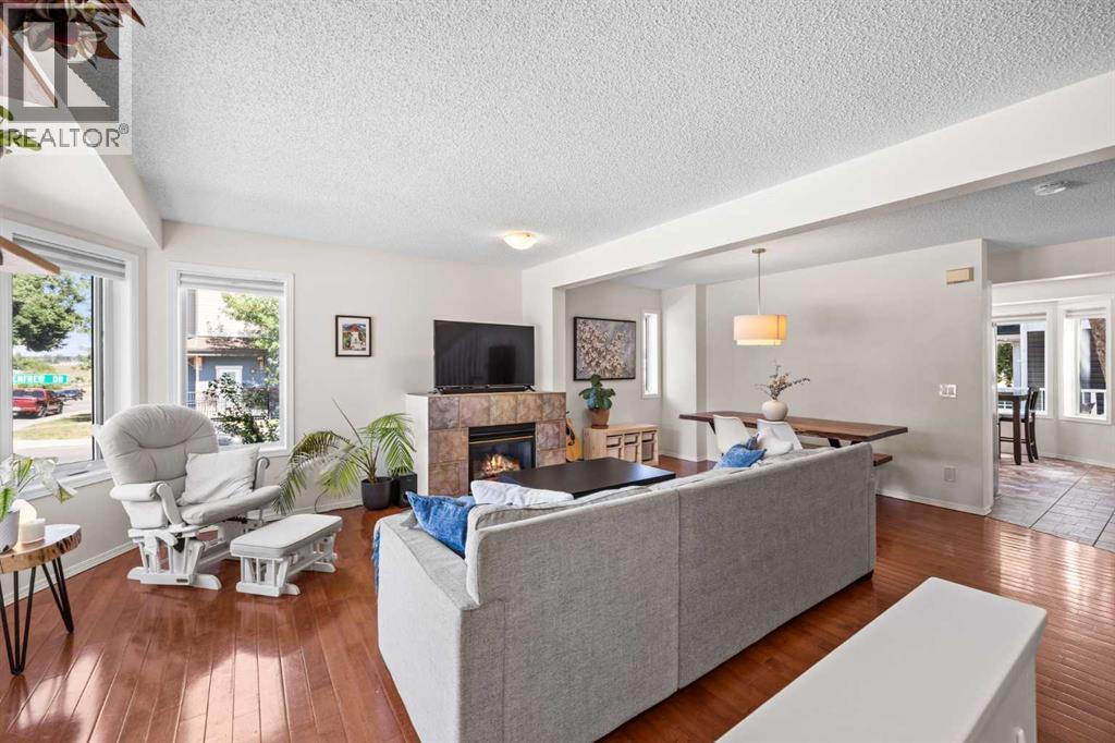 690 Regal Park NE, Calgary, Alberta  T2E 0S6 - Photo 6 - A2335108