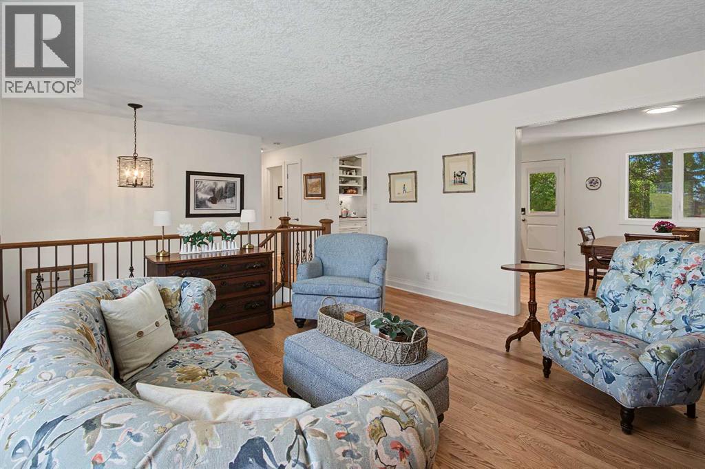 5523 Dalhart Road NW, Calgary, Alberta  T3A 1S3 - Photo 6 - A2330949