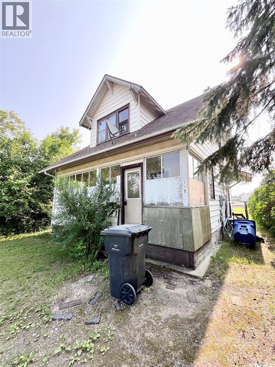 115 Kingsway Drive, Nipawin, Saskatchewan  S0E 1E0 - Photo 1 - SK044732