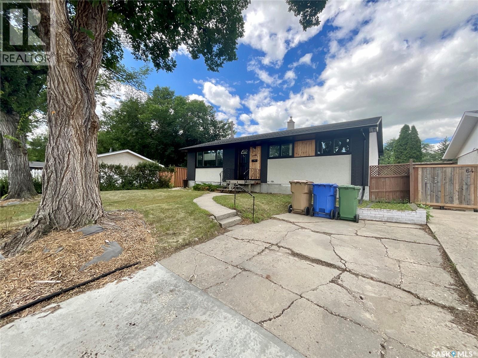 68 Cameron Crescent, Regina, Saskatchewan  S4S 2X2 - Photo 3 - SK044617
