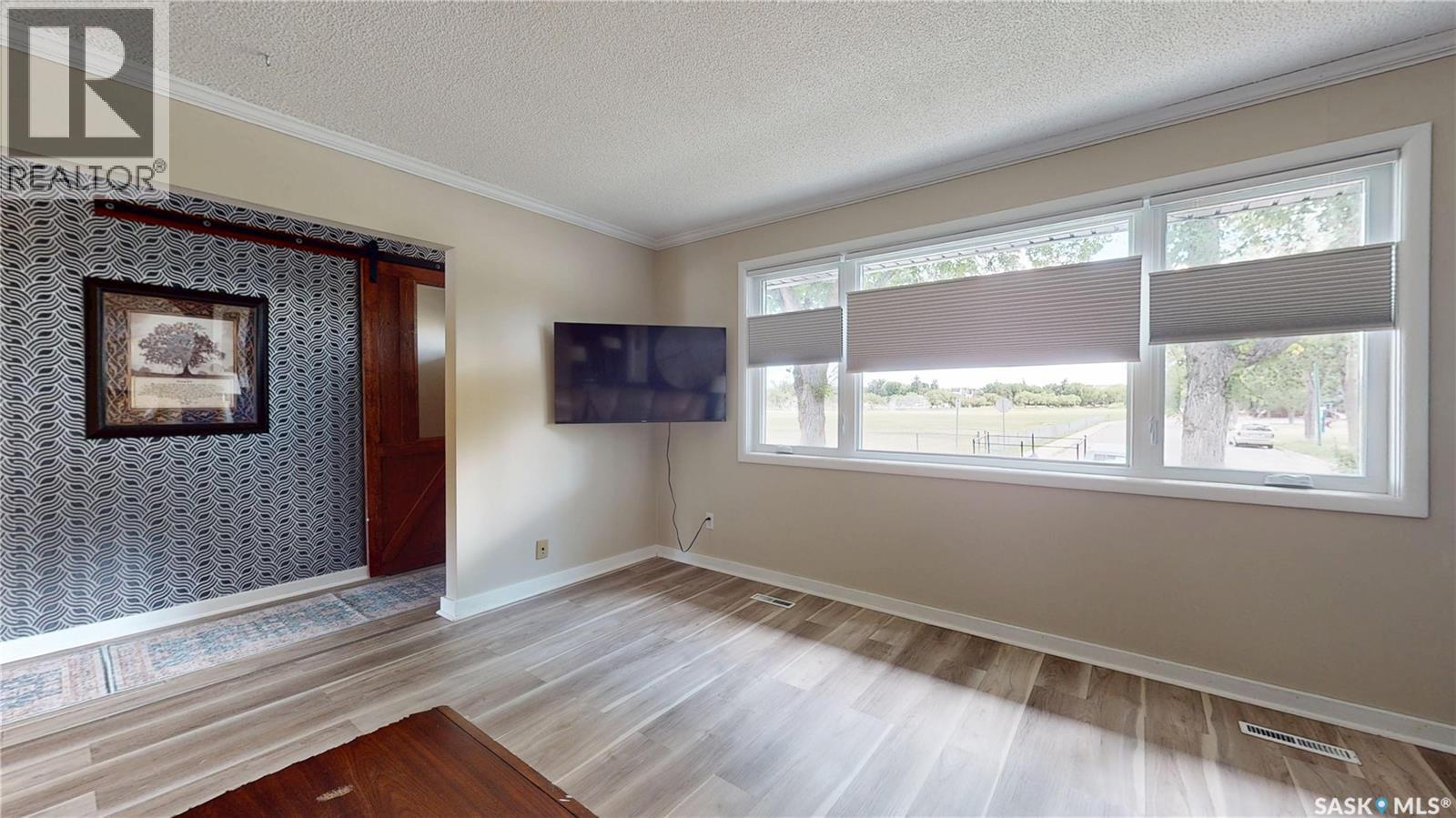 68 Cameron Crescent, Regina, Saskatchewan  S4S 2X2 - Photo 5 - SK044617