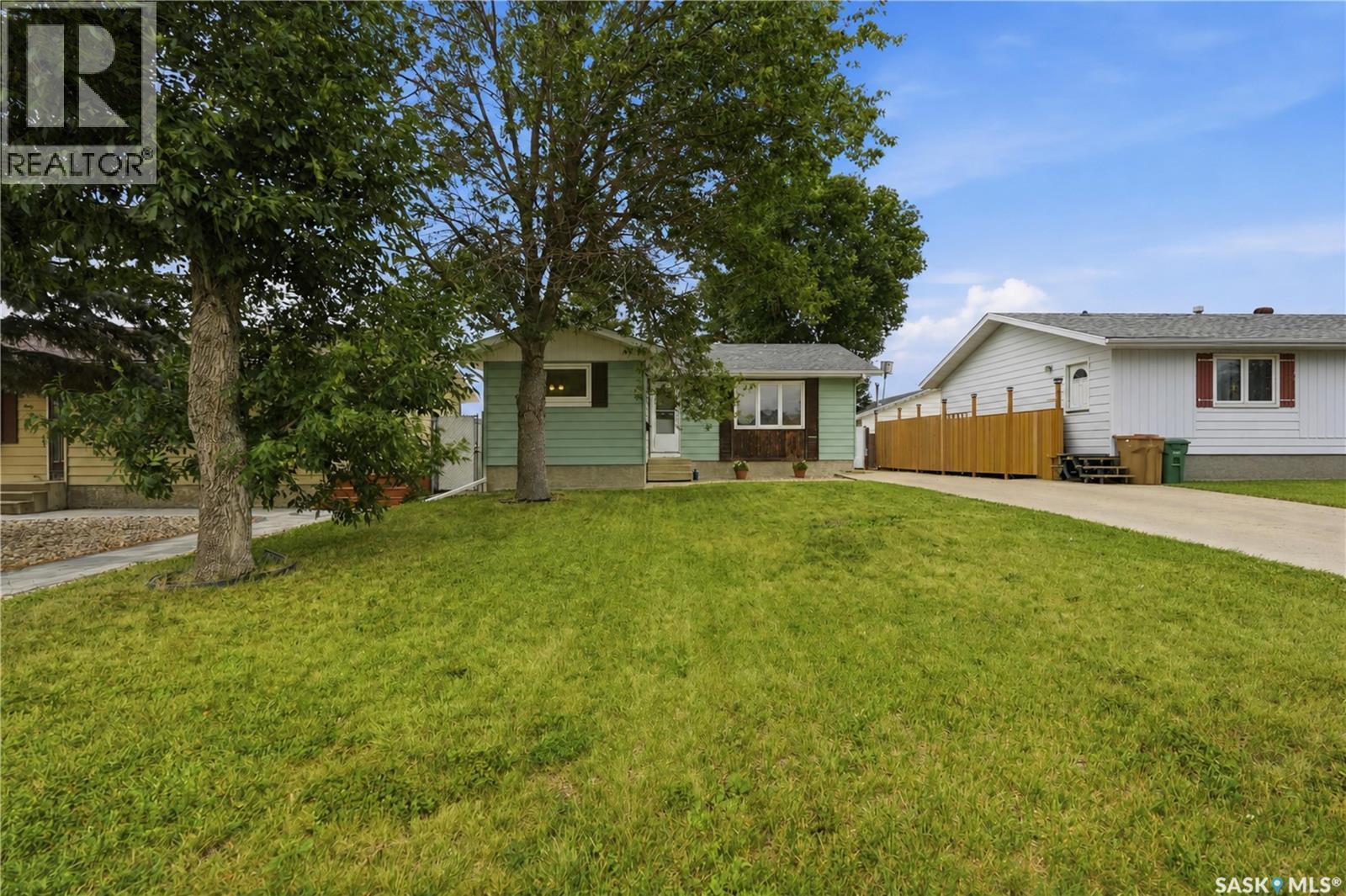 1063 Dorothy Street, Regina, Saskatchewan  S4X 1E8 - Photo 3 - SK044493