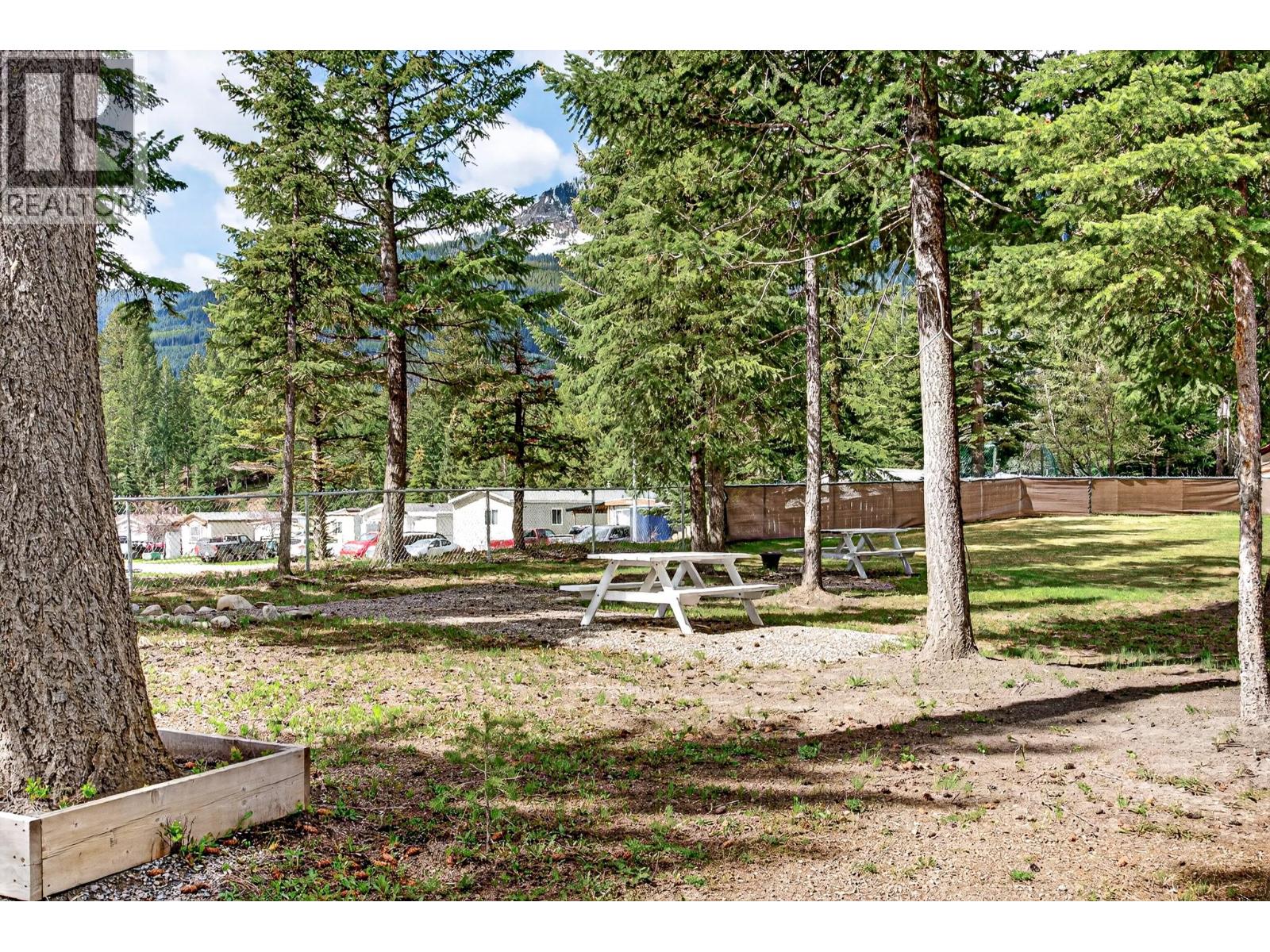 2100 Balmer Drive, Elkford, British Columbia  V0B 1H0 - Photo 30 - 10387712