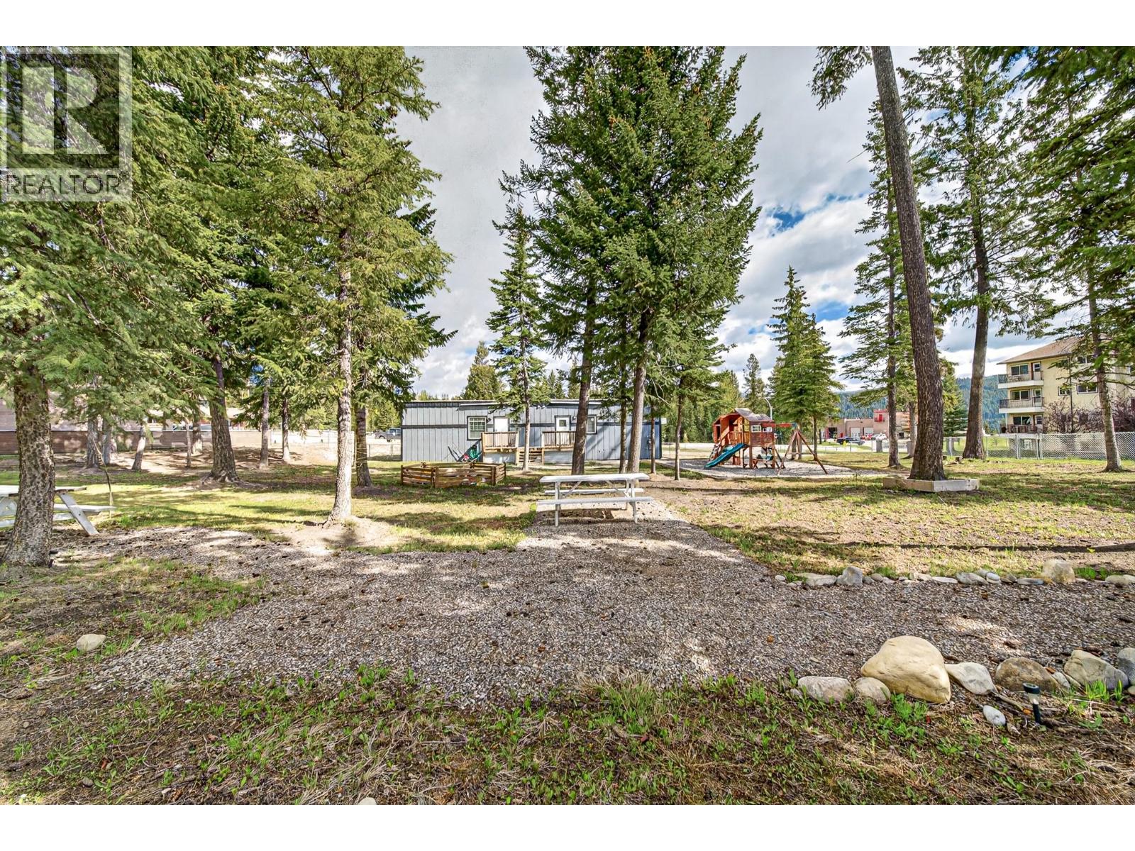 2100 Balmer Drive, Elkford, British Columbia  V0B 1H0 - Photo 34 - 10387712