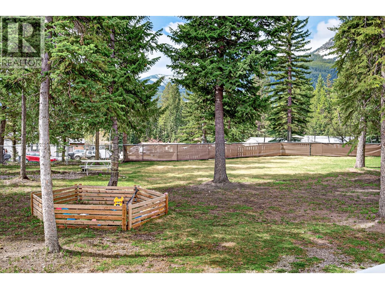 2100 Balmer Drive, Elkford, British Columbia  V0B 1H0 - Photo 29 - 10387712