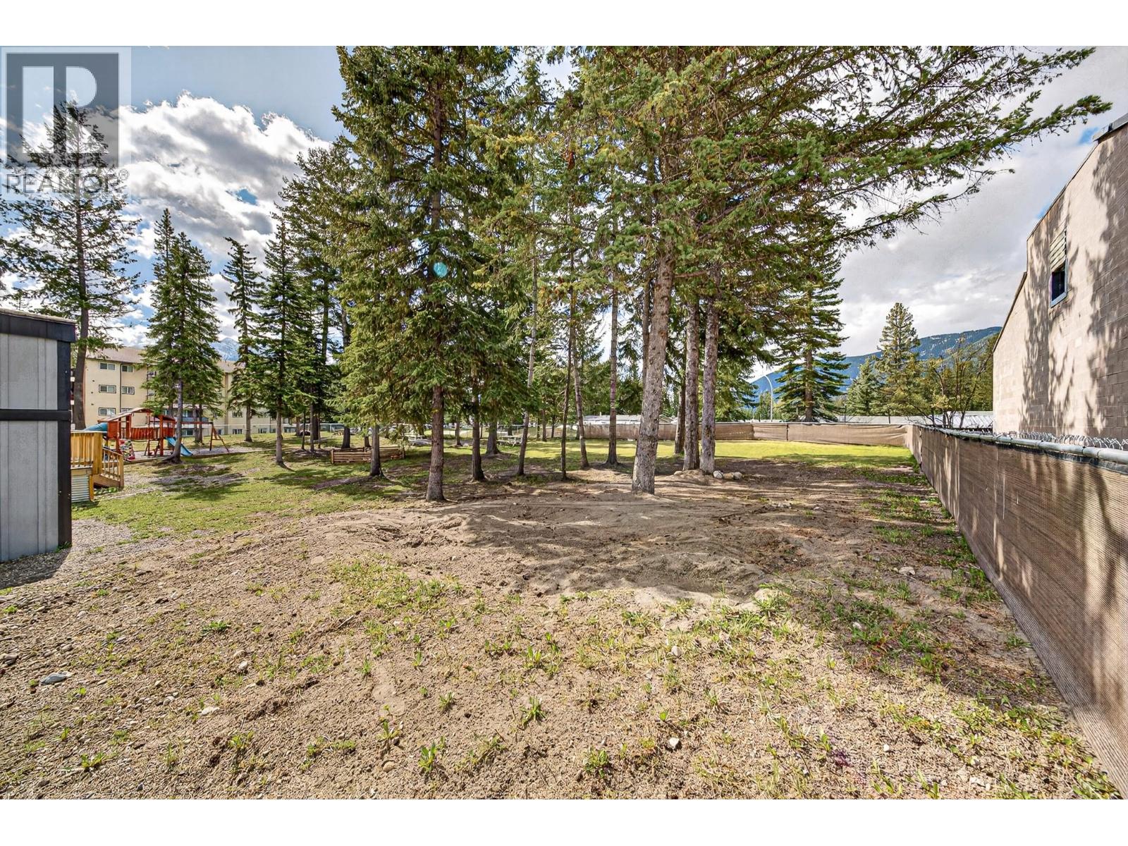 2100 Balmer Drive, Elkford, British Columbia  V0B 1H0 - Photo 32 - 10387712