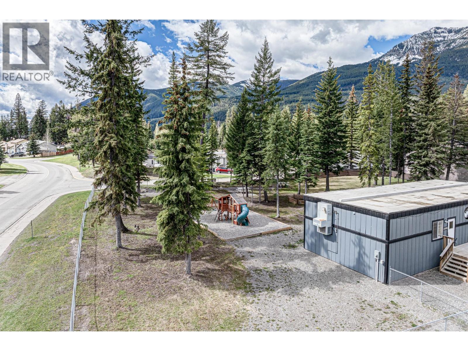 2100 Balmer Drive, Elkford, British Columbia  V0B 1H0 - Photo 39 - 10387712