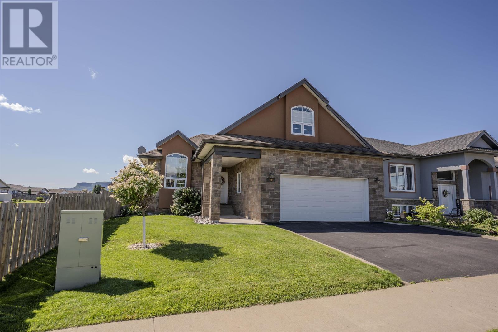 706 WEILER BLVD, THUNDER BAY, Ontario