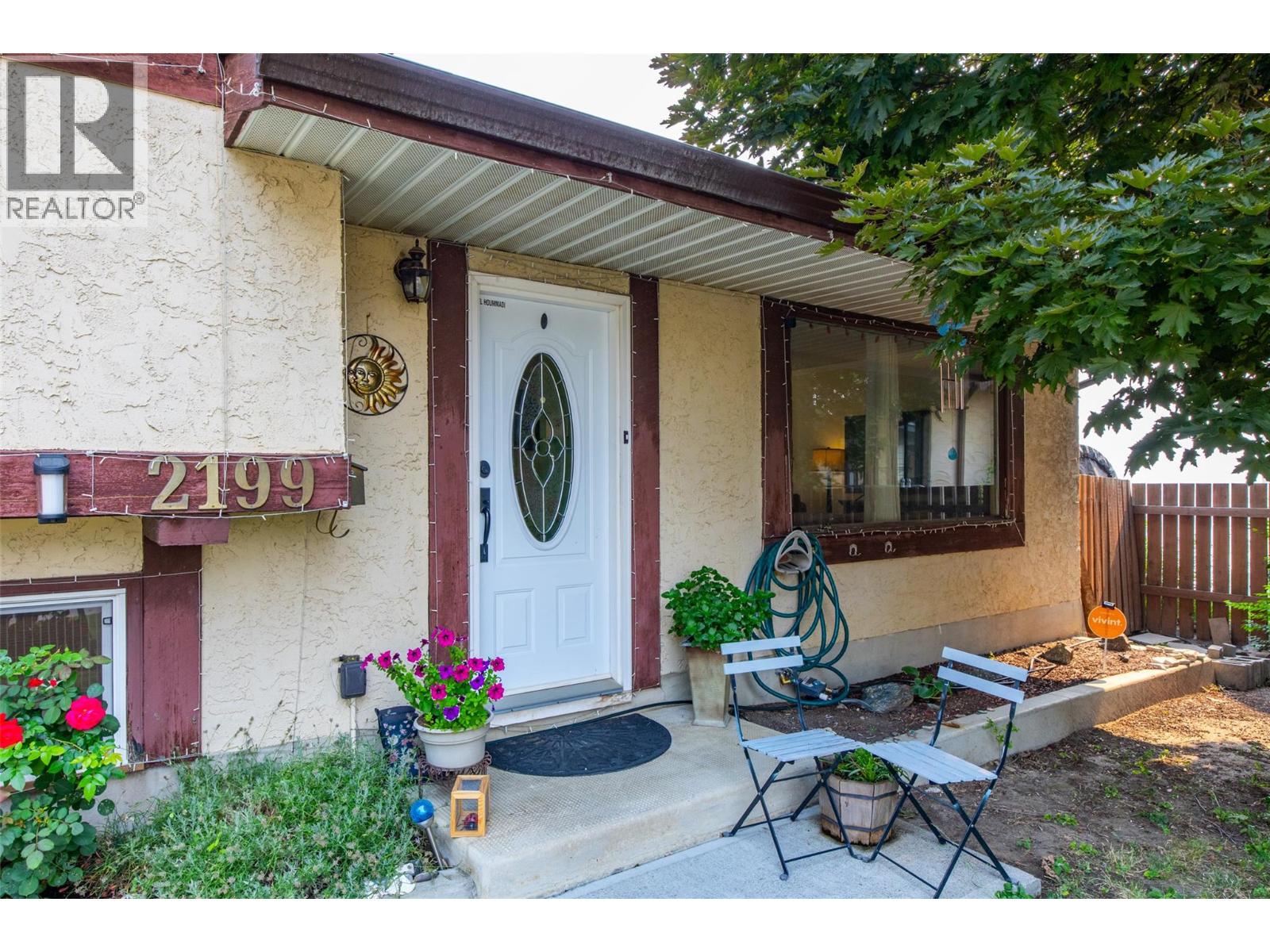 2199 Perryville Place, Kamloops, British Columbia  V2B 7Y1 - Photo 2 - 10395422