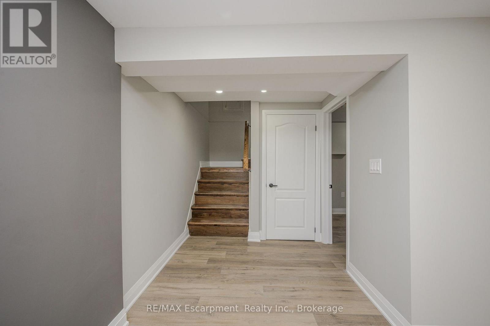 Lower Unit - 144 East 44th Street, Hamilton, Ontario  L8T 3H2 - Photo 4 - X13645330