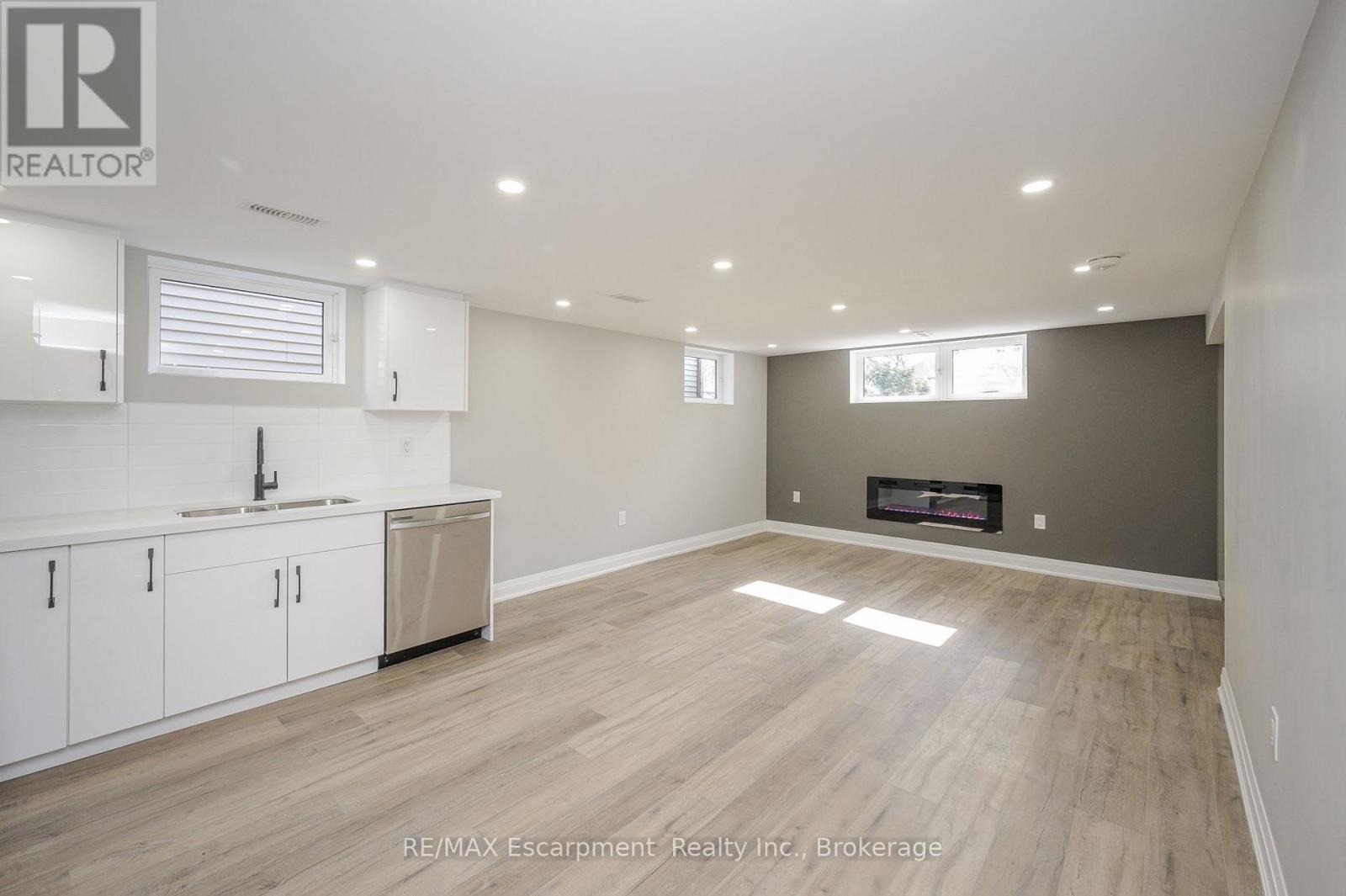 Lower Unit - 144 East 44th Street, Hamilton, Ontario  L8T 3H2 - Photo 7 - X13645330