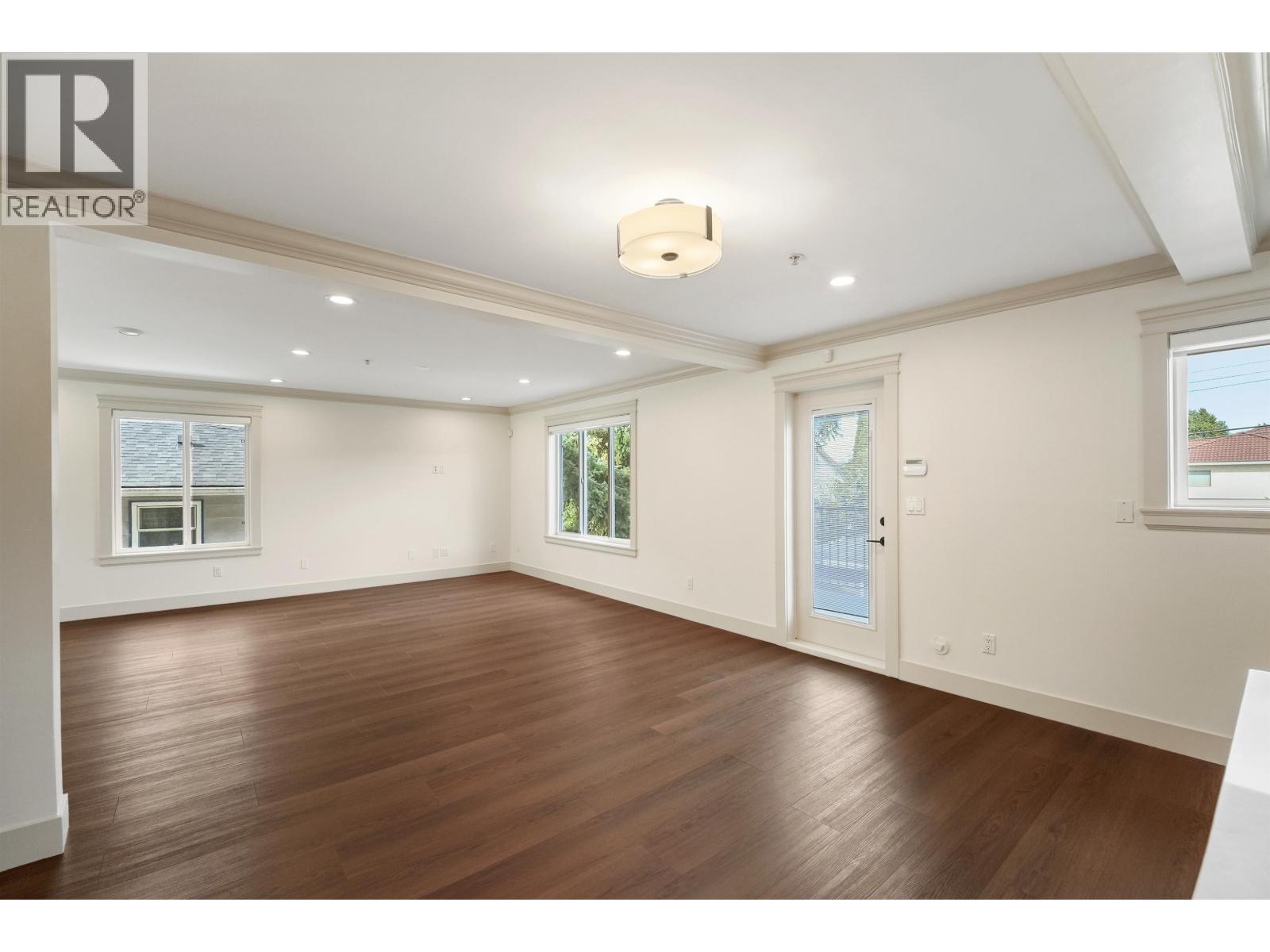 5454 Slocan St Street, Vancouver, British Columbia  V5R 2B1 - Photo 8 - R3153283