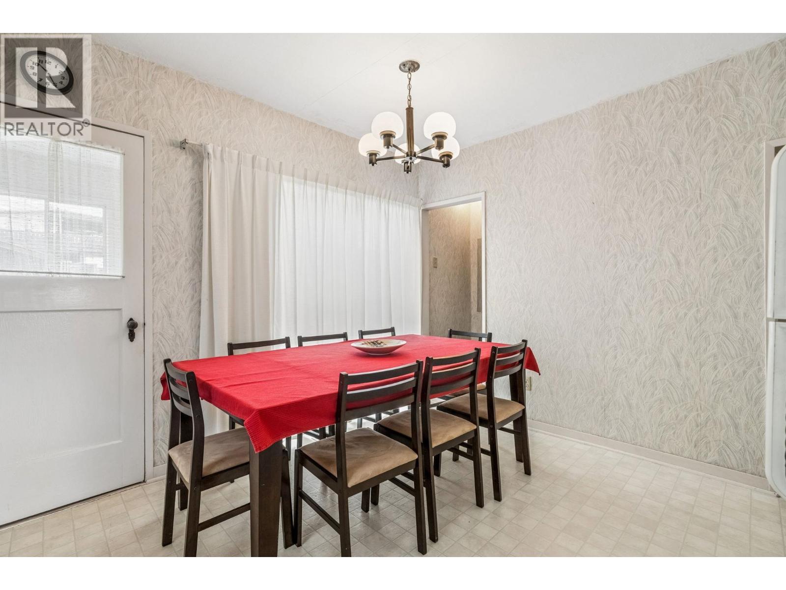 16 N Hythe Avenue, Burnaby, British Columbia V5B 1G4 - Photo 10 - R3153287