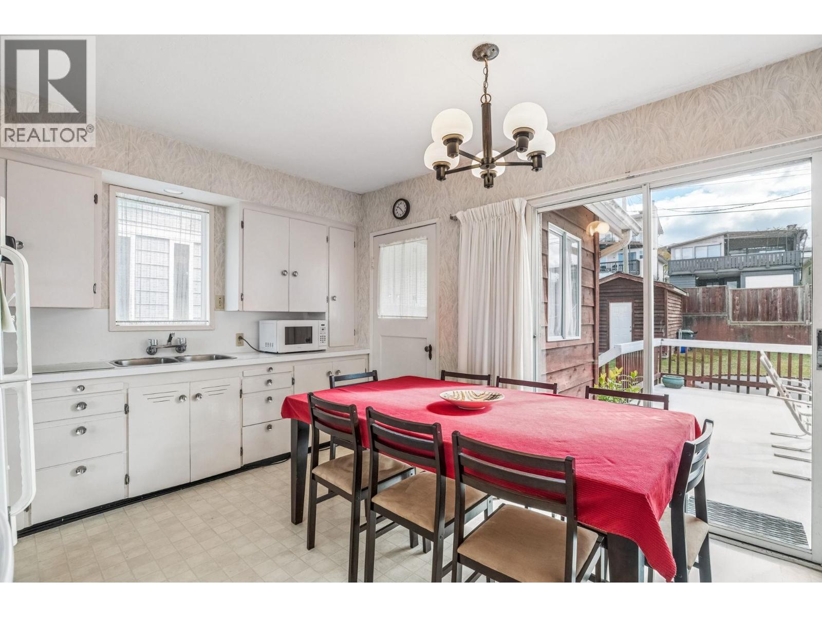 16 N Hythe Avenue, Burnaby, British Columbia V5B 1G4 - Photo 11 - R3153287