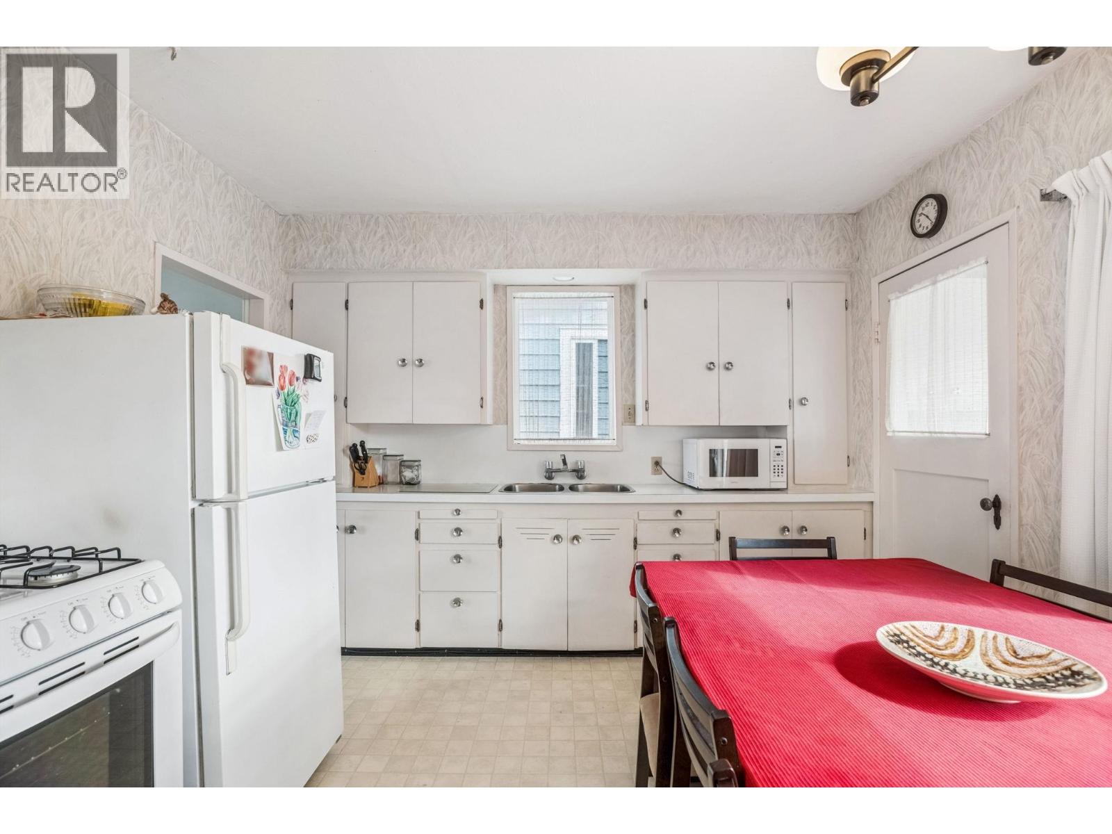 16 N Hythe Avenue, Burnaby, British Columbia V5B 1G4 - Photo 12 - R3153287