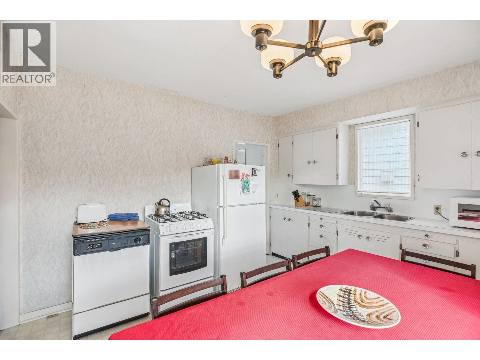 16 N Hythe Avenue, Burnaby, British Columbia V5B 1G4 - Photo 14 - R3153287