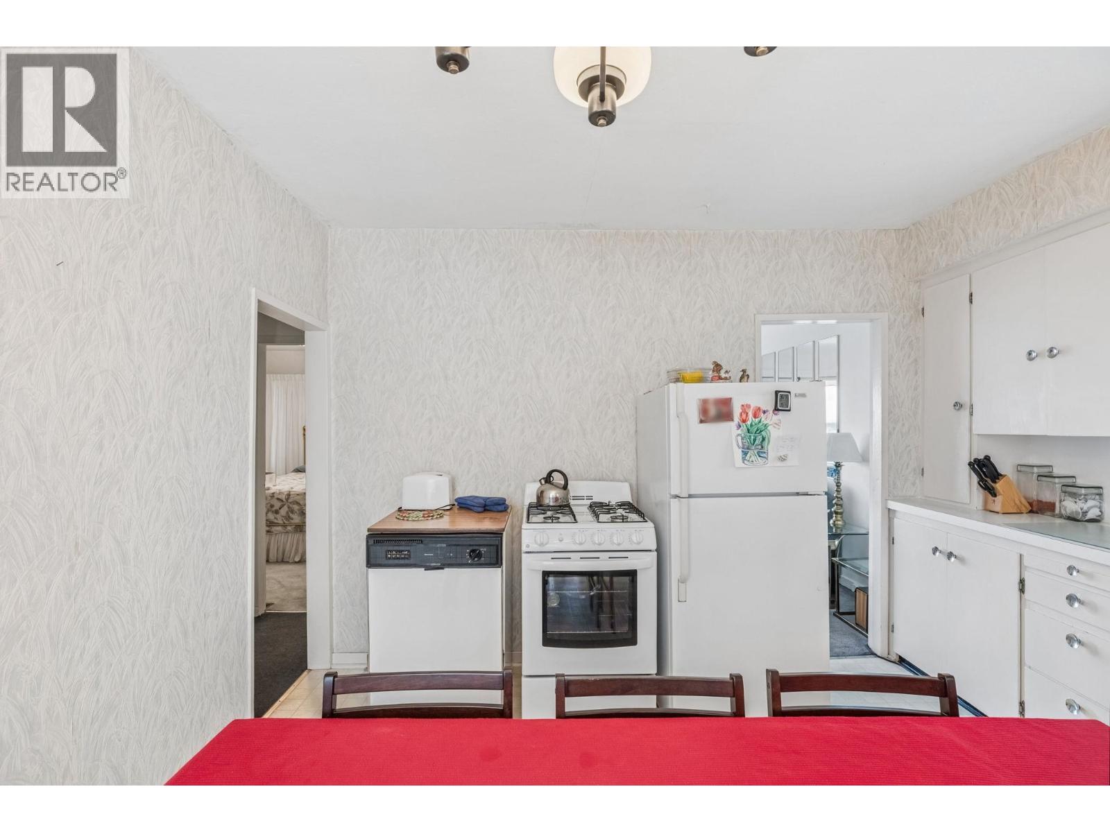 16 N Hythe Avenue, Burnaby, British Columbia V5B 1G4 - Photo 15 - R3153287