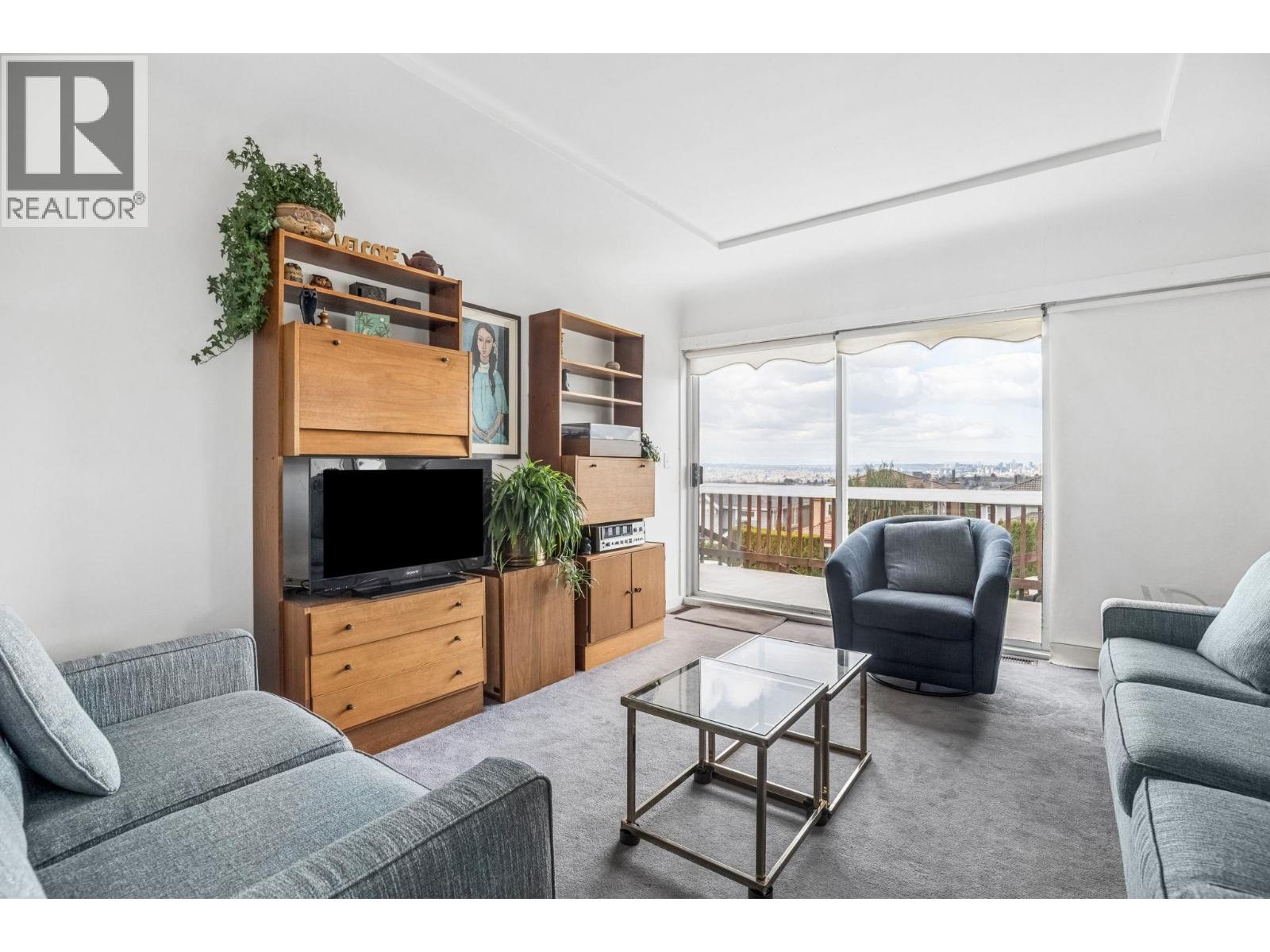 16 N Hythe Avenue, Burnaby, British Columbia V5B 1G4 - Photo 8 - R3153287