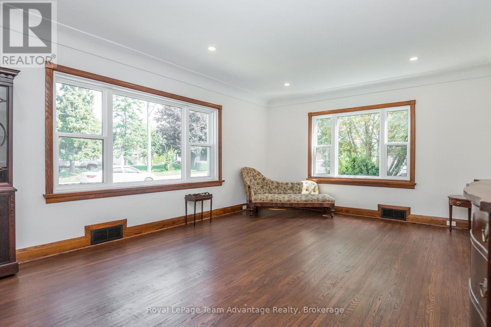 9 Houden Street, Springwater (Elmvale), Ontario  L0L 1P0 - Photo 10 - S13645336