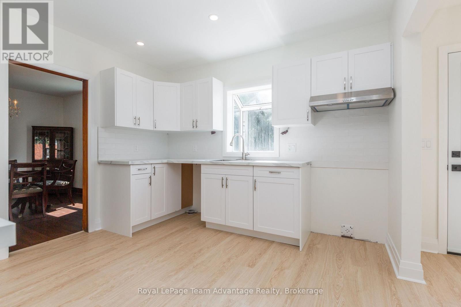 9 Houden Street, Springwater (Elmvale), Ontario  L0L 1P0 - Photo 4 - S13645336