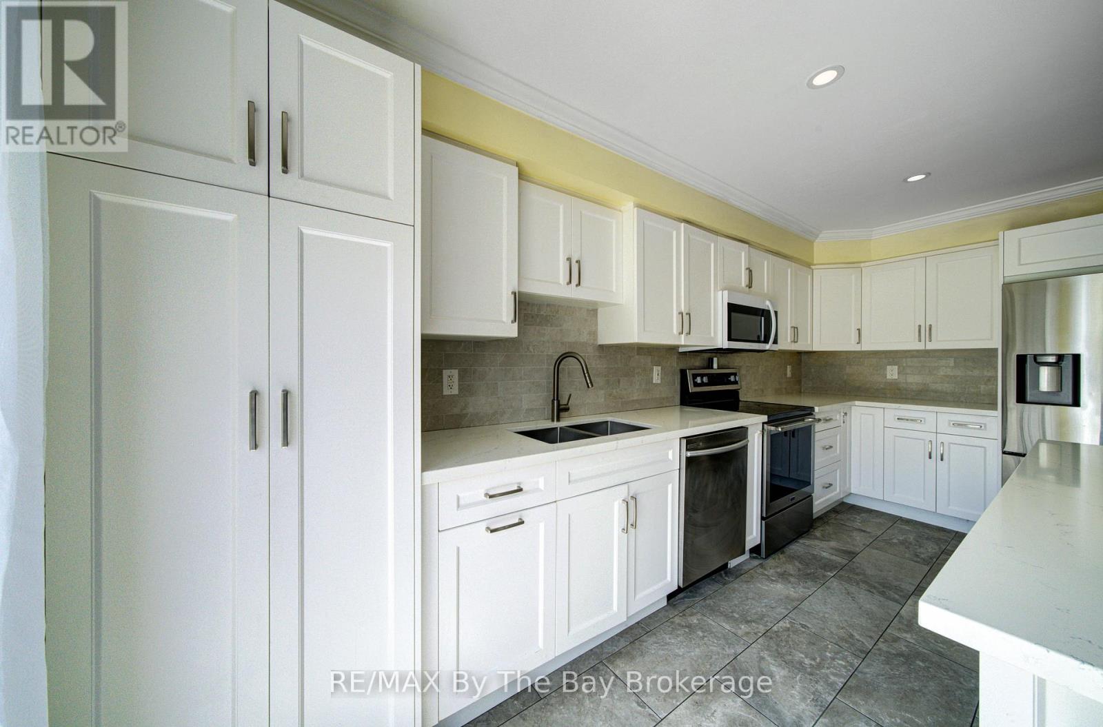 88 Wesley Avenue, Wasaga Beach, Ontario  L9Z 0B9 - Photo 11 - S13645384