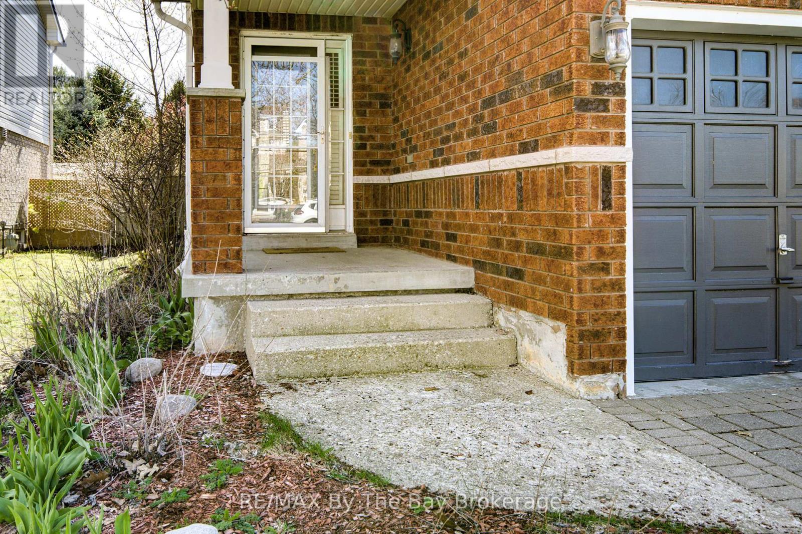 88 Wesley Avenue, Wasaga Beach, Ontario  L9Z 0B9 - Photo 3 - S13645384
