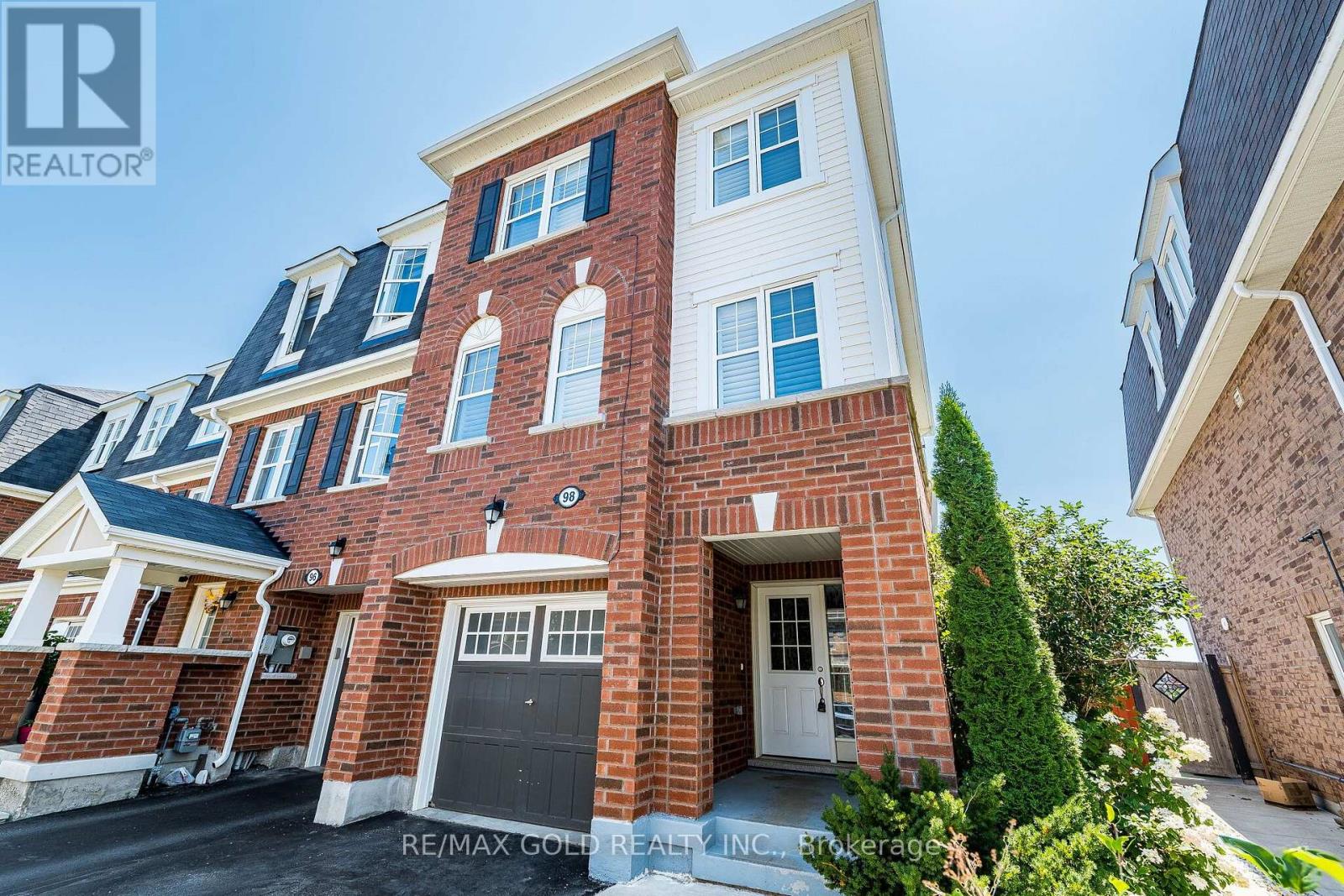 98 BANNISTER CRESCENT, Brampton, Ontario