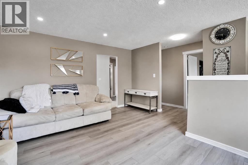 115 Abingdon Crescent NE, Calgary, Alberta  T2A 6W8 - Photo 3 - A2334535