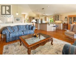 754 South Crest Drive, Kelowna, British Columbia  V1W 4W7 - Photo 6 - 10394617