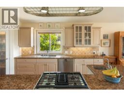 754 South Crest Drive, Kelowna, British Columbia  V1W 4W7 - Photo 8 - 10394617