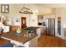 754 South Crest Drive, Kelowna, British Columbia  V1W 4W7 - Photo 9 - 10394617