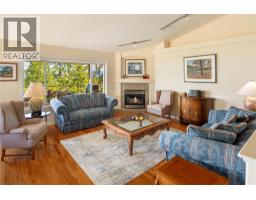 754 South Crest Drive, Kelowna, British Columbia  V1W 4W7 - Photo 5 - 10394617