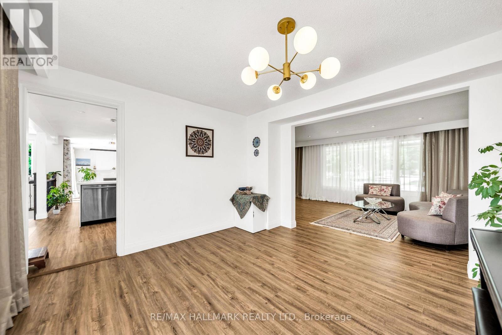 39 Sunnywood Crescent, Richmond Hill (South Richvale), Ontario  L4C 6W2 - Photo 10 - N13645308