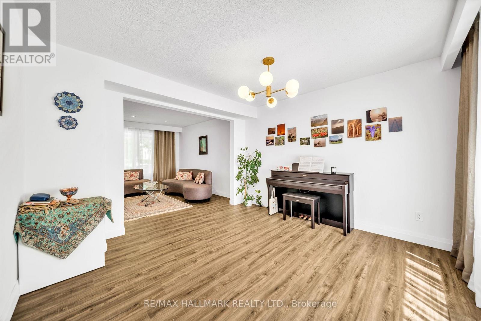 39 Sunnywood Crescent, Richmond Hill (South Richvale), Ontario  L4C 6W2 - Photo 11 - N13645308