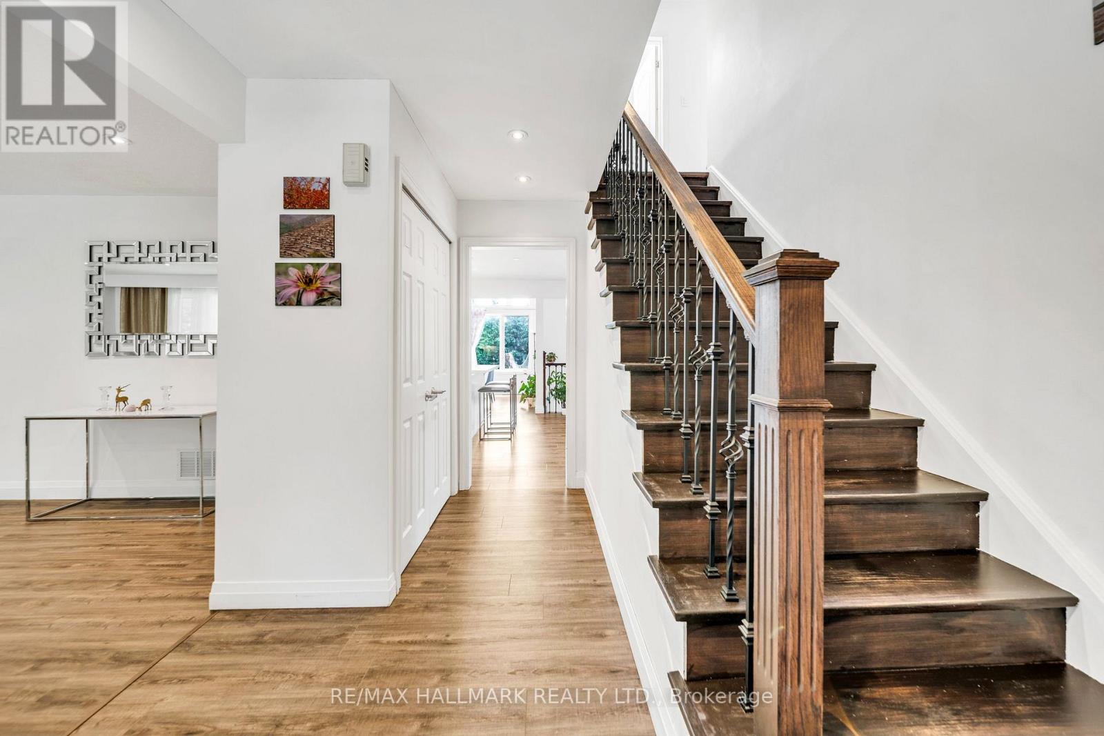 39 Sunnywood Crescent, Richmond Hill (South Richvale), Ontario  L4C 6W2 - Photo 4 - N13645308